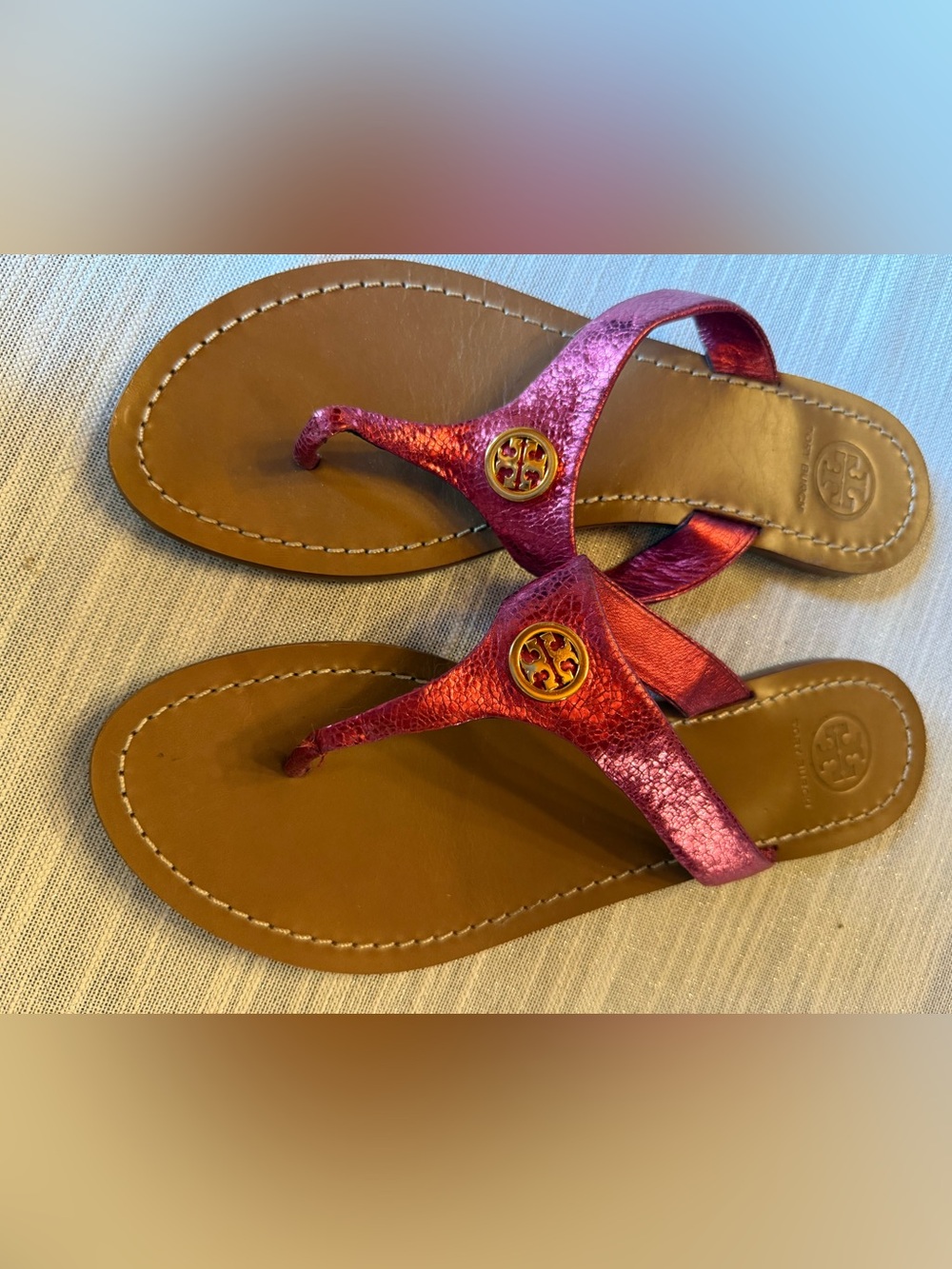 Tory Burch Metallic Pink Leather Thong Sandals with Gold Logo
